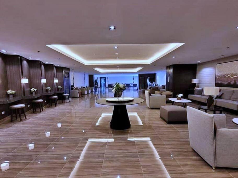 Apartment 1br Free Parking With Balcony Near Rcbc, Trident, Mmc