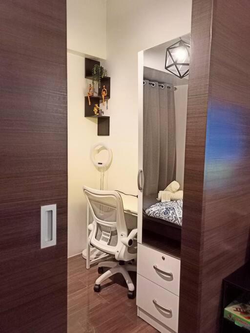 1br Free Parking With Balcony Near Rcbc, Trident, Mmc