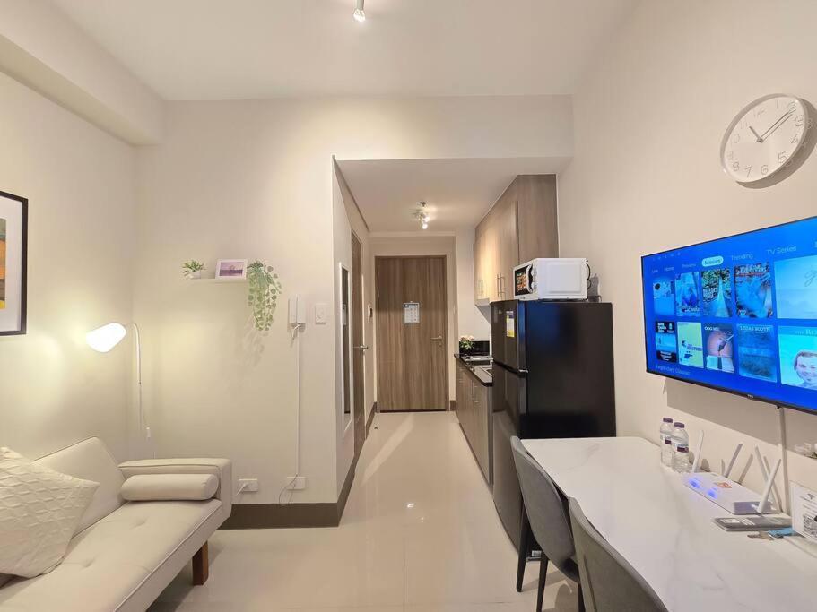 Apartment 1br Condotel With Balcony At Fame Residences #fm59