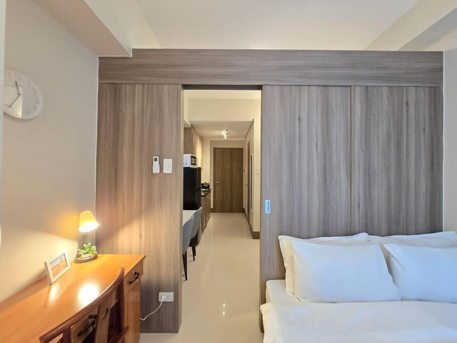 1br Unit Condotel W Balcony Fame Residences #fm58