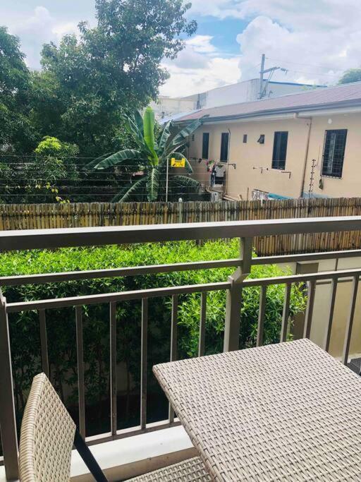 Apartment 1br Calathea Place Nr Airport, Netflix,50mbps Wifi Manila