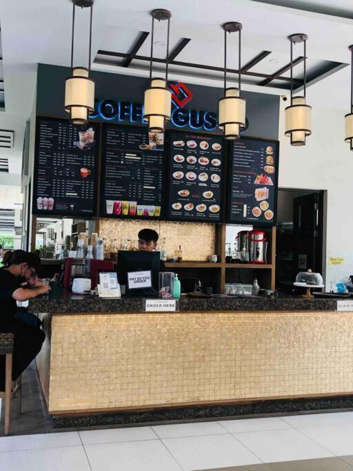 1br Calathea Place Nr Airport, Netflix,50mbps Wifi * Manila