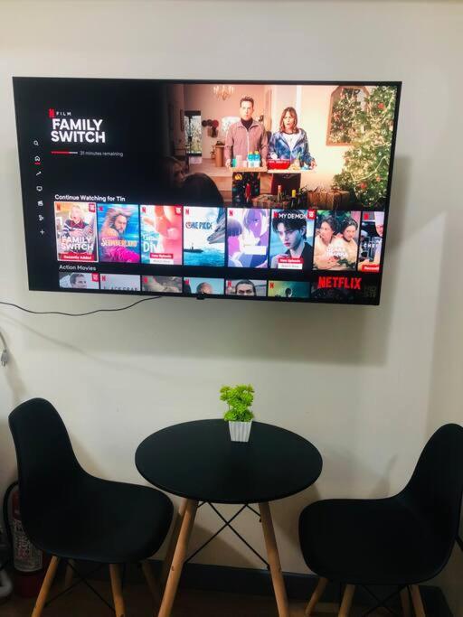 1br Calathea Place Nr Airport, Netflix,50mbps Wifi Apartment *
