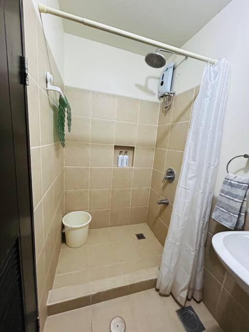 1br Calathea Place Nr Airport, Netflix,50mbps Wifi Apartment Manila