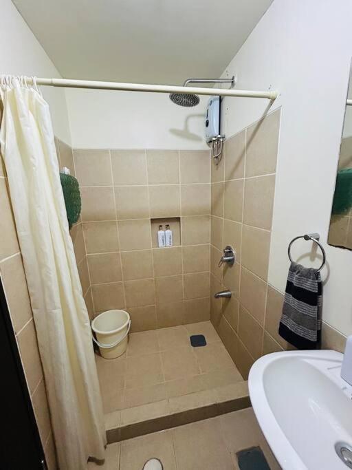 1br Calathea Place Nr Airport, Netflix,50mbps Wifi * Manila