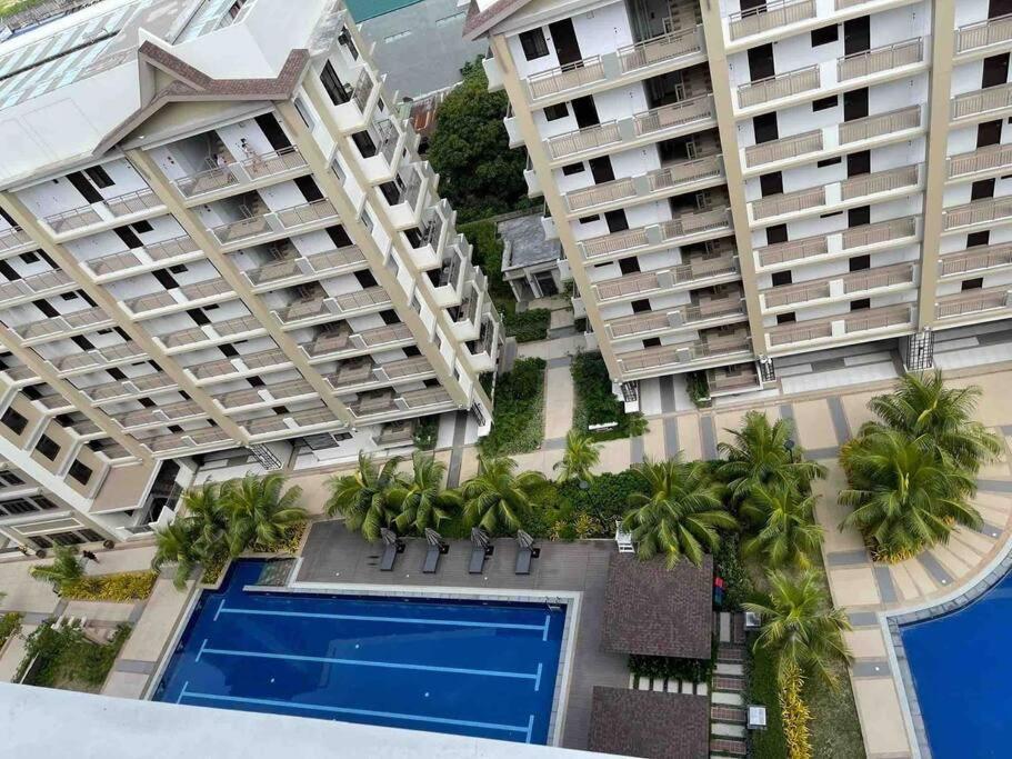 1br Calathea Place Nr Airport, Netflix,50mbps Wifi Manila