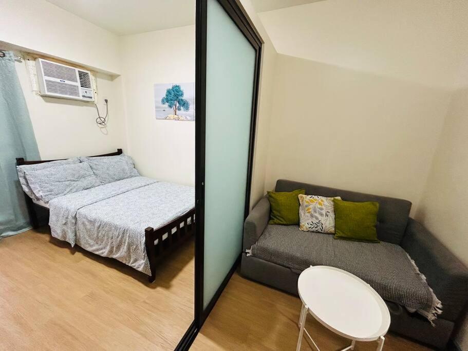 1br Calathea Place Nr Airport, Netflix,50mbps Wifi Manila