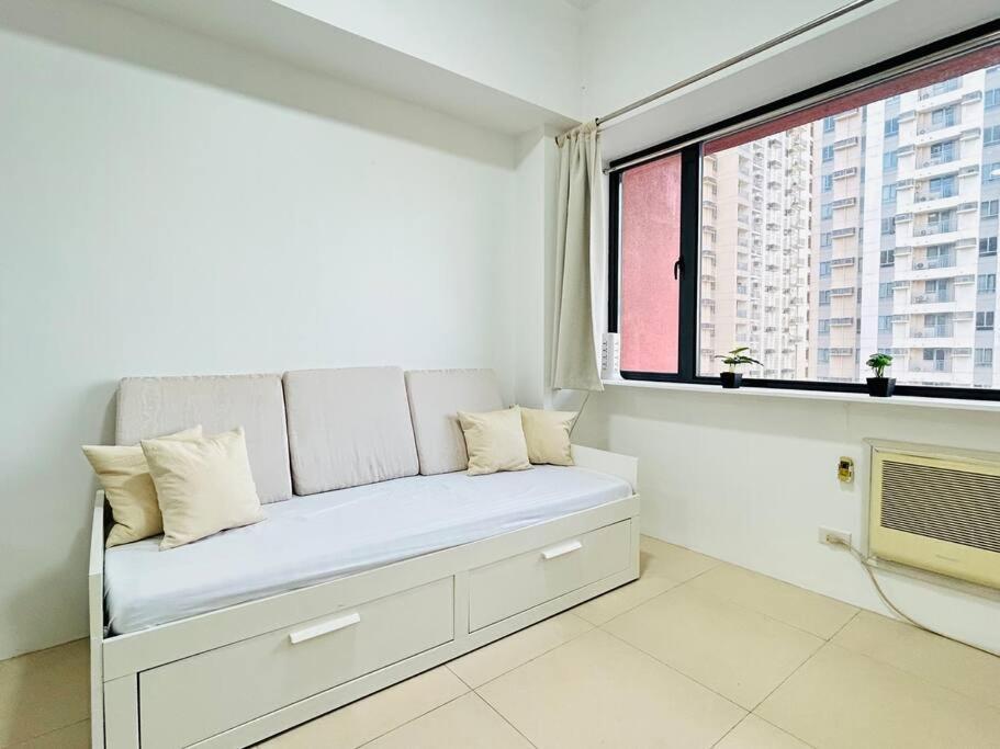 Budget At Ace By The Famous Indoor Water Apartment Manila
