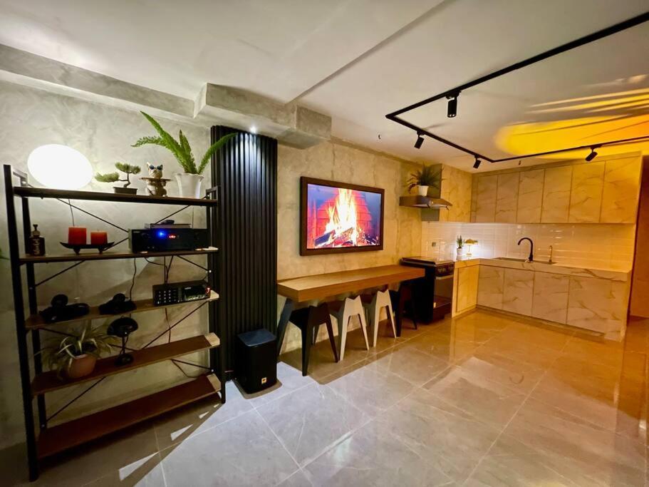 Obie's Prime Videoke Near Sm North And Munoz Apartment Manila