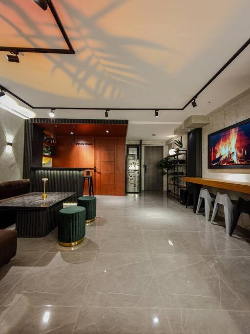 Apartment Obie's Prime Videoke Near Sm North And Munoz *
