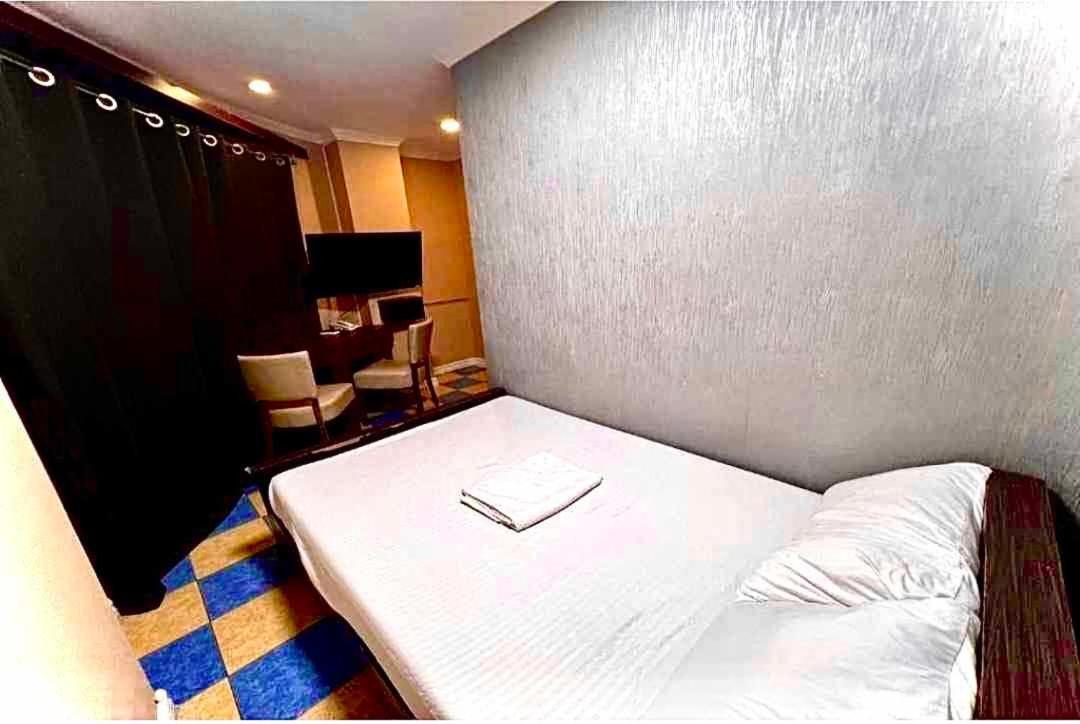 Hotel Reddoorz At Emperor Boutique