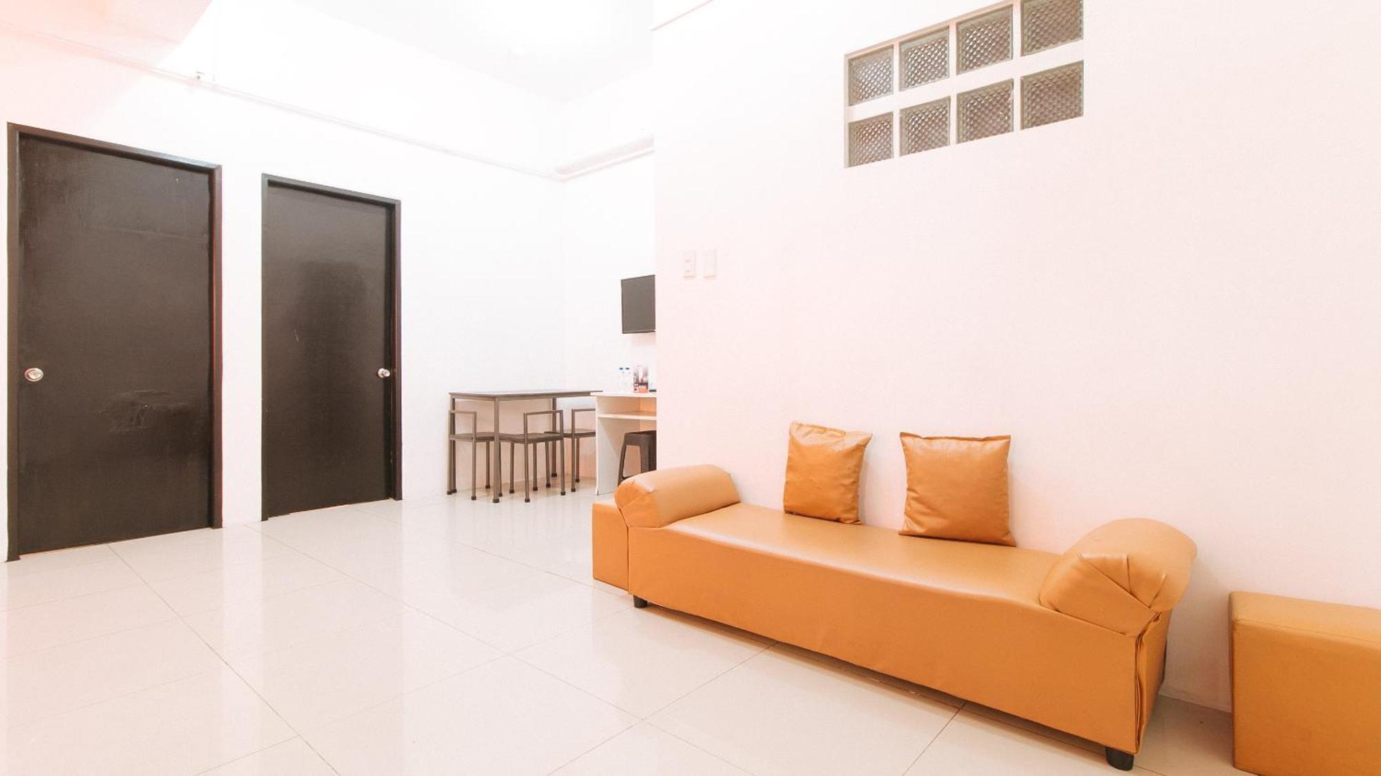 Hotel Reddoorz @ Jardin Lrt Tayuman Manila
