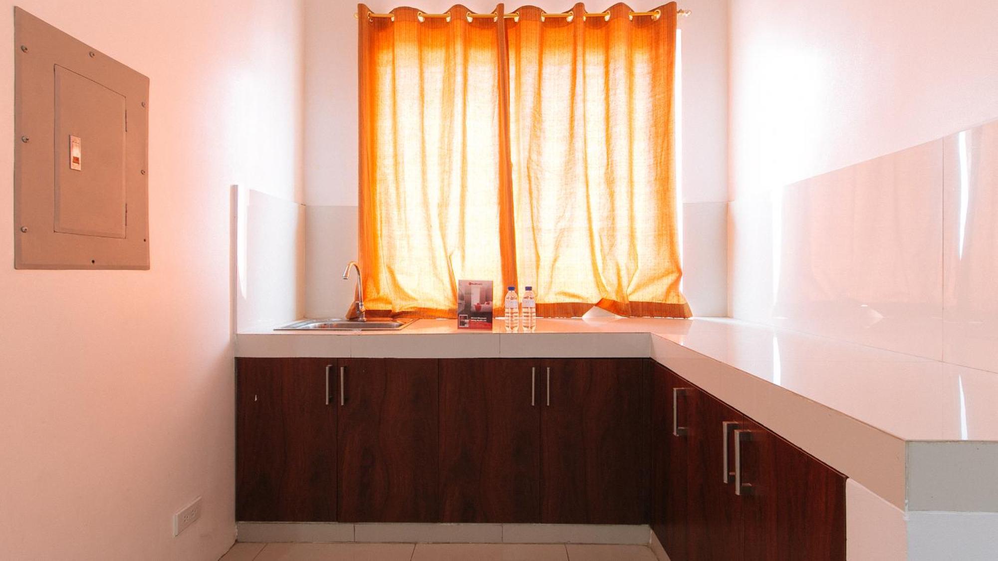 Hotel Reddoorz @ Jardin Lrt Tayuman