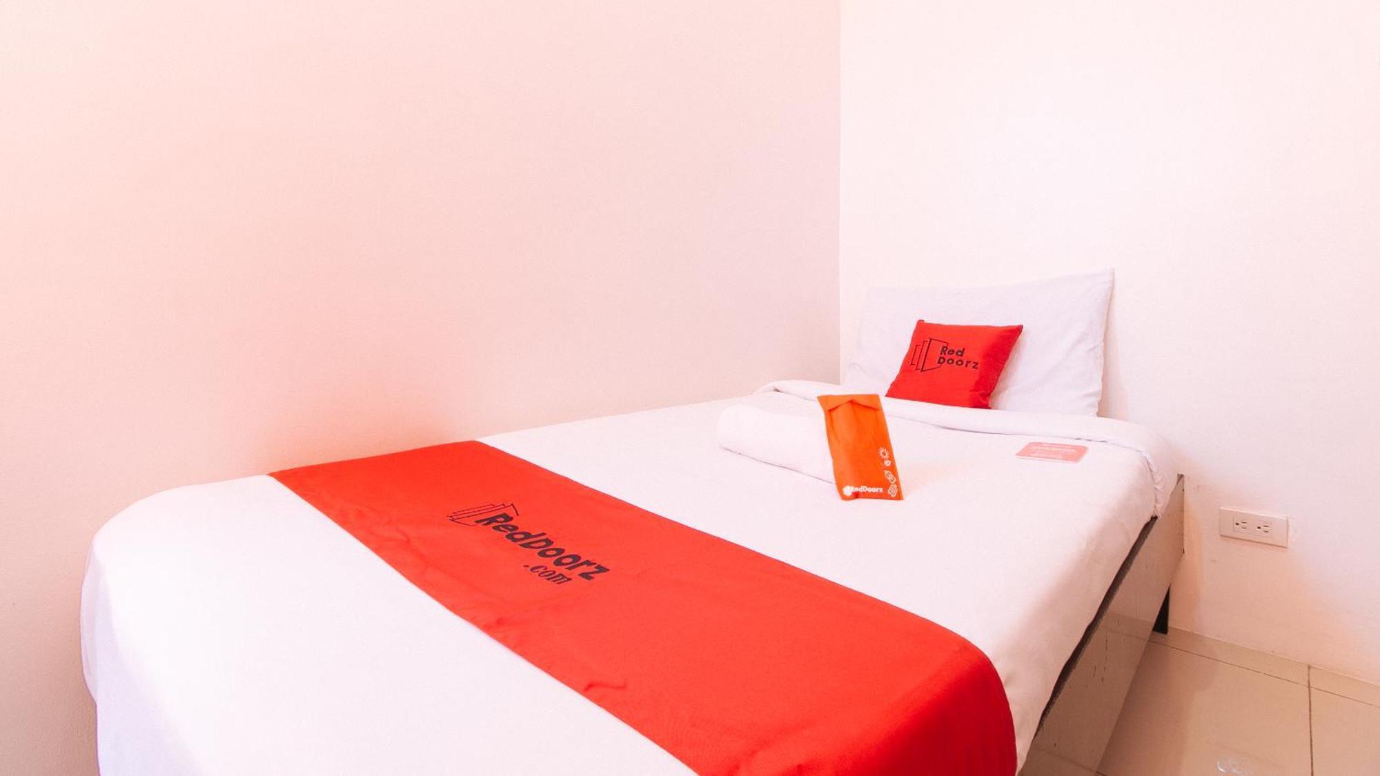 Hotel Reddoorz @ Jardin Lrt Tayuman