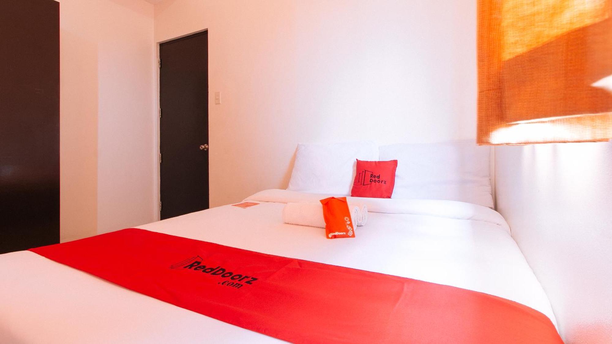 Hotel Reddoorz @ Jardin Lrt Tayuman 2*
