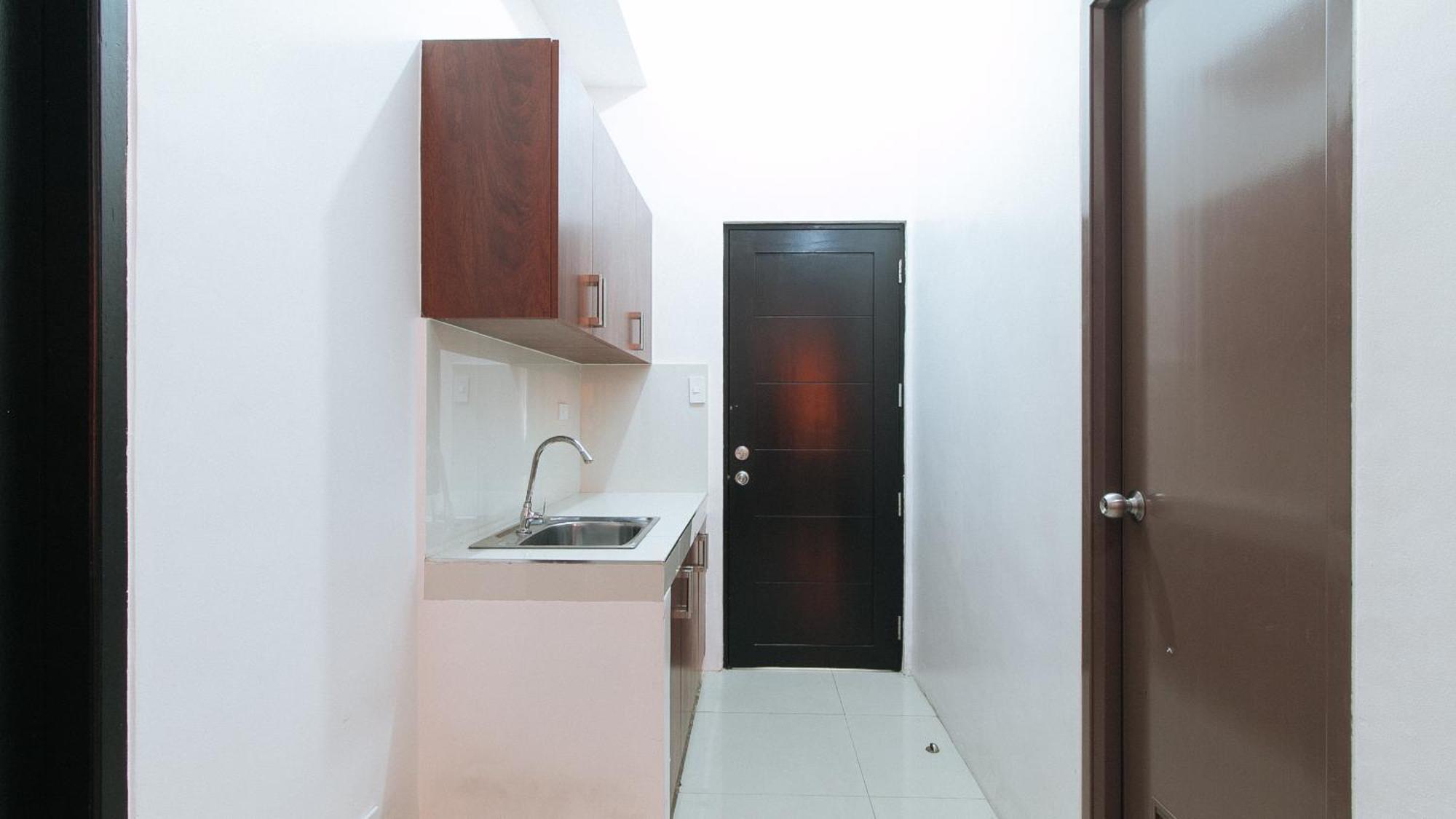 Hotel Reddoorz @ Jardin Lrt Tayuman