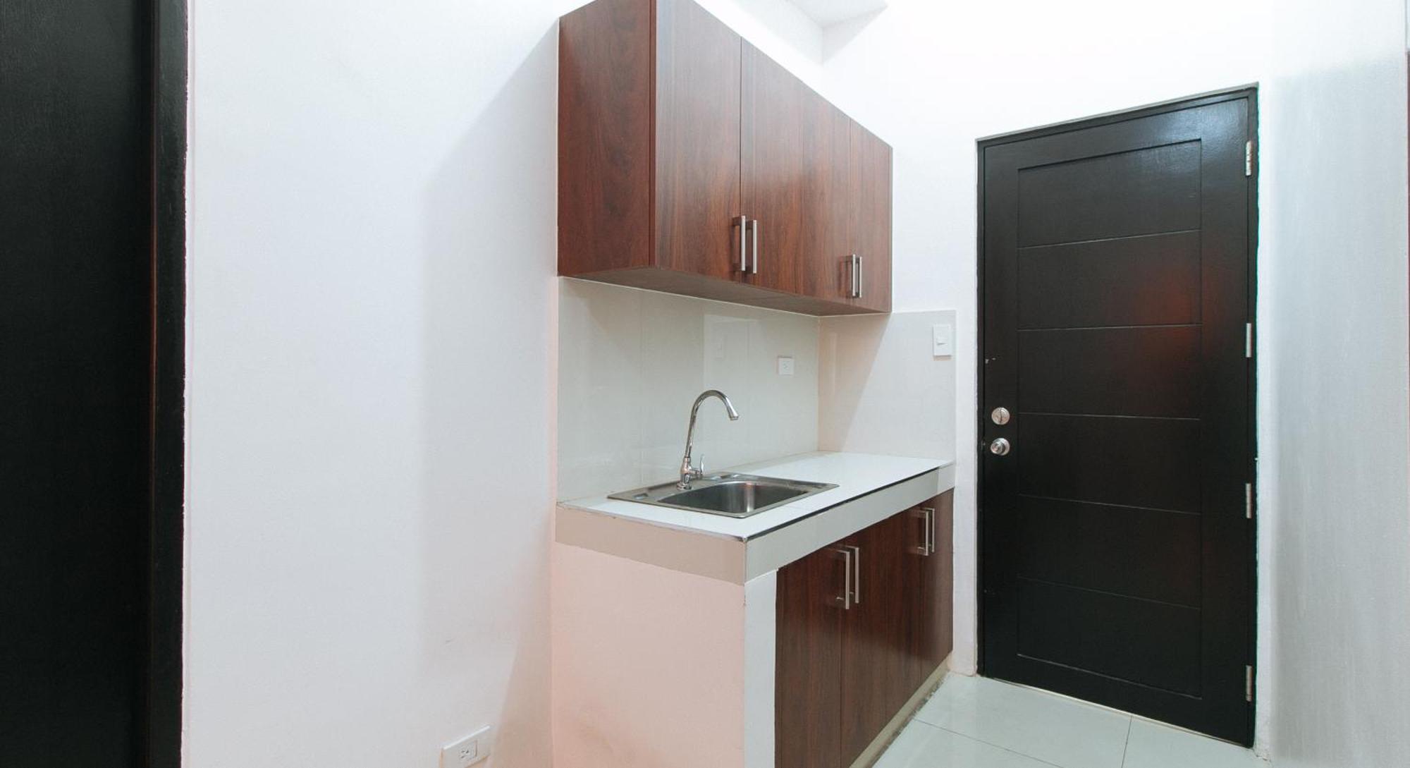 Hotel Reddoorz @ Jardin Lrt Tayuman Manila