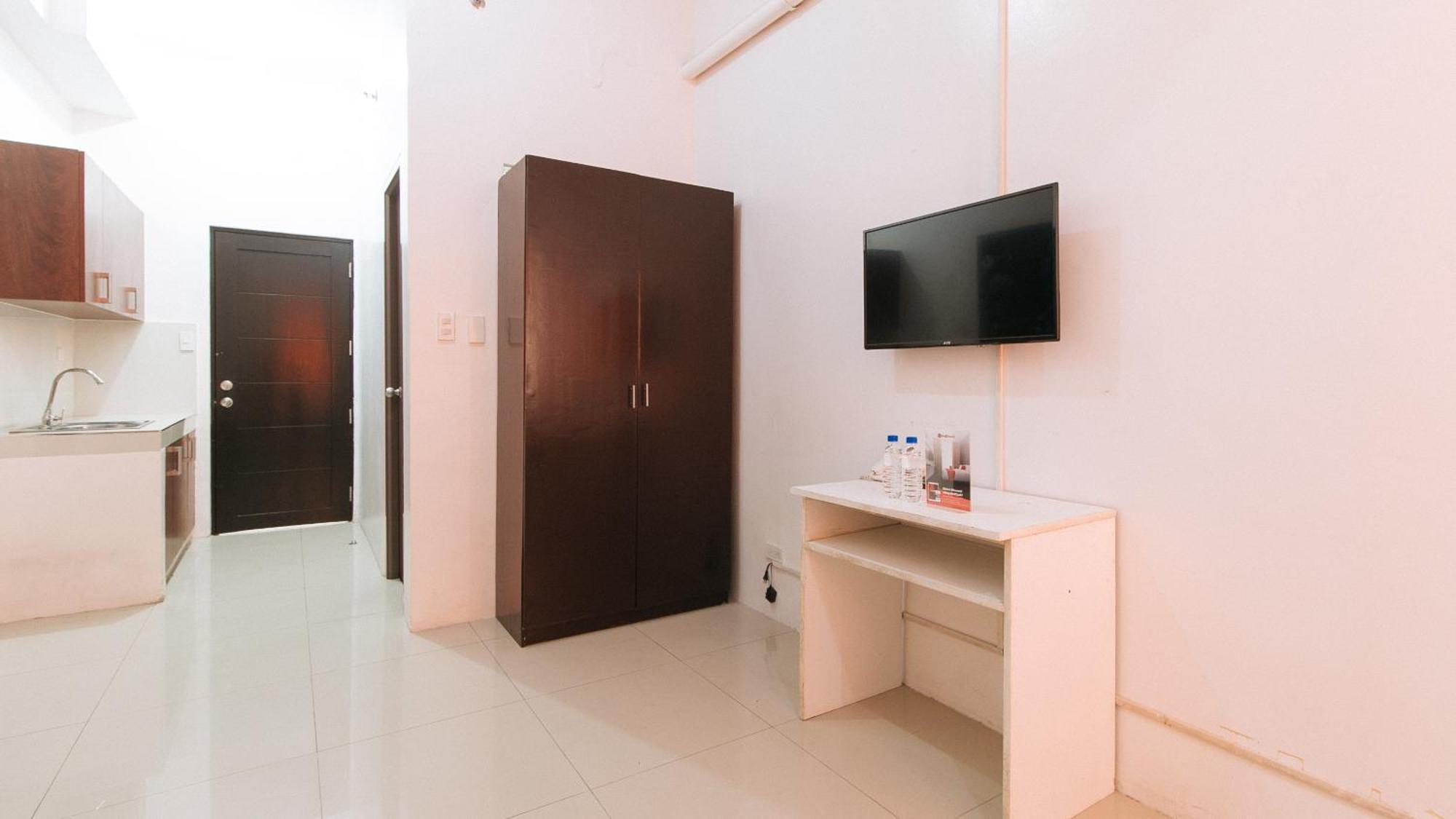 Reddoorz @ Jardin Lrt Tayuman Hotel 2*