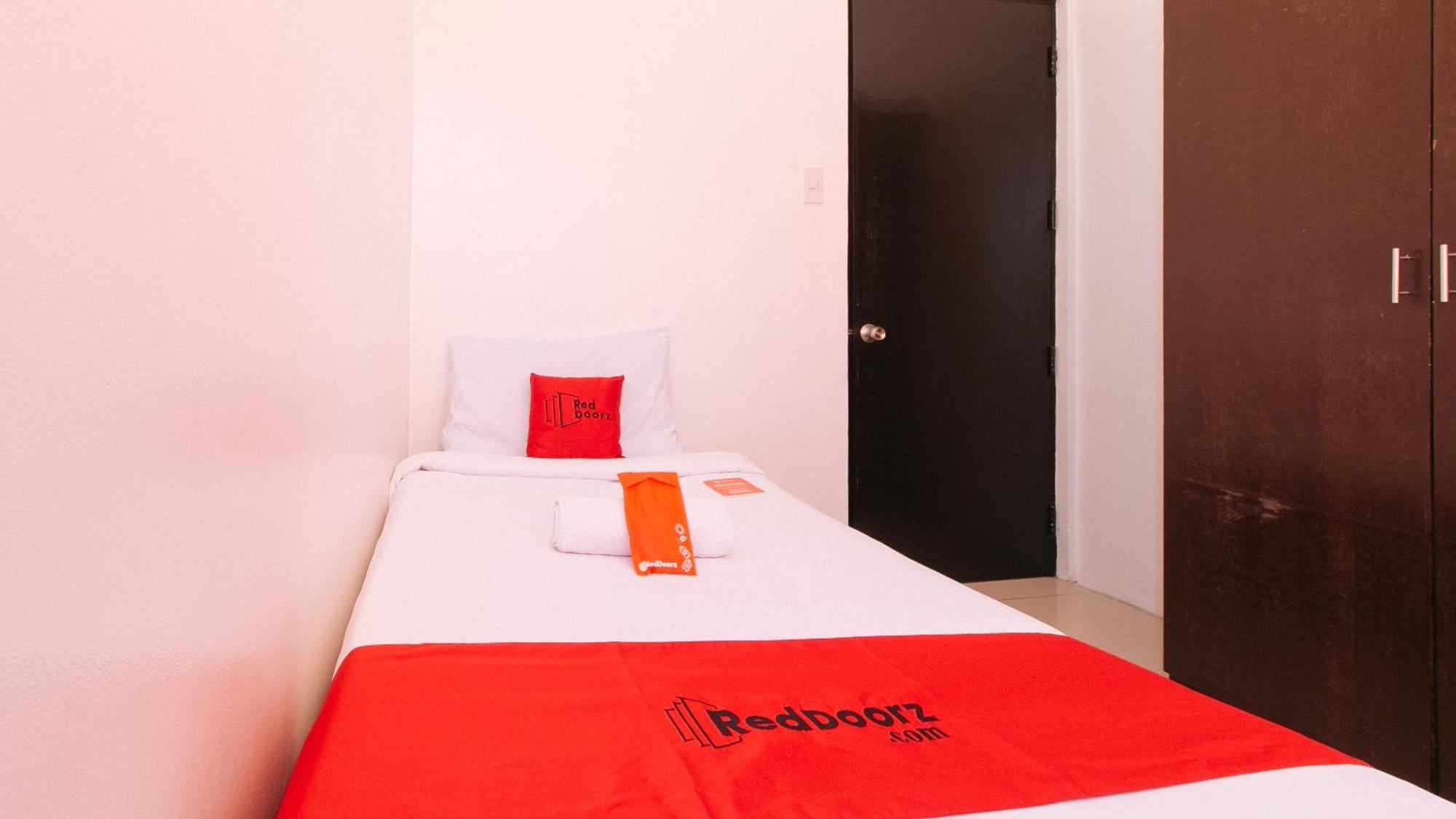 Reddoorz @ Jardin Lrt Tayuman 2* Manila