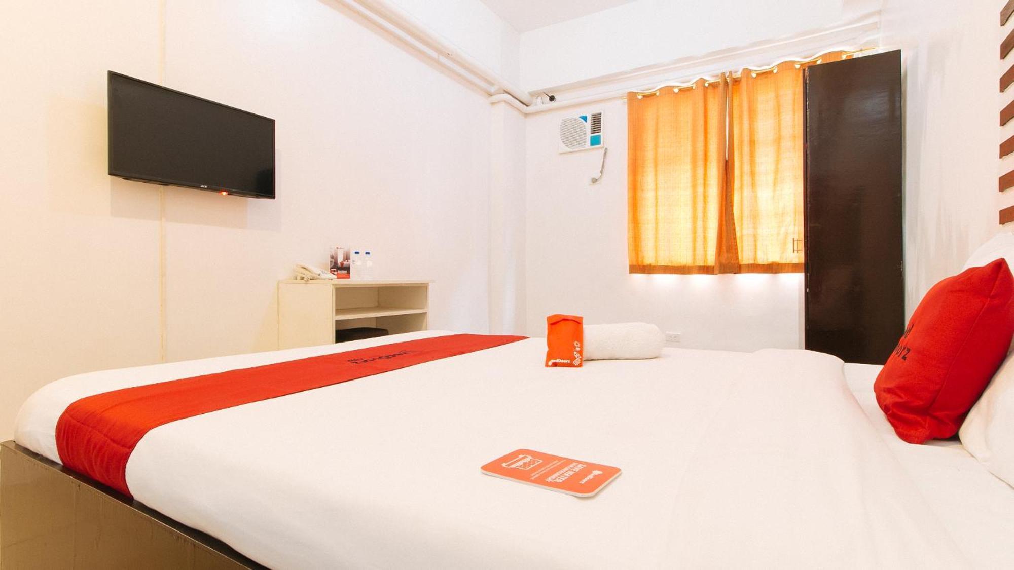 Hotel Reddoorz @ Jardin Lrt Tayuman 2*