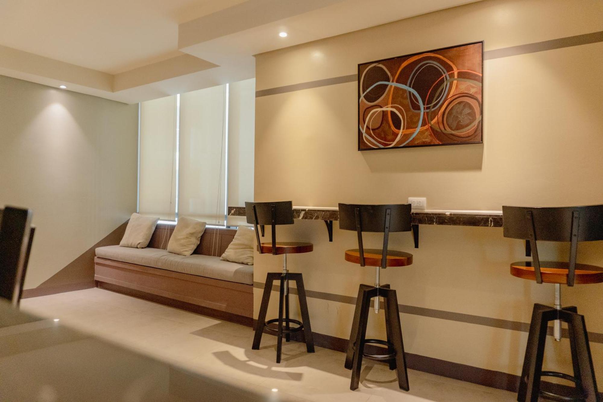 Modern Solace - The Florence 1br Apartment *