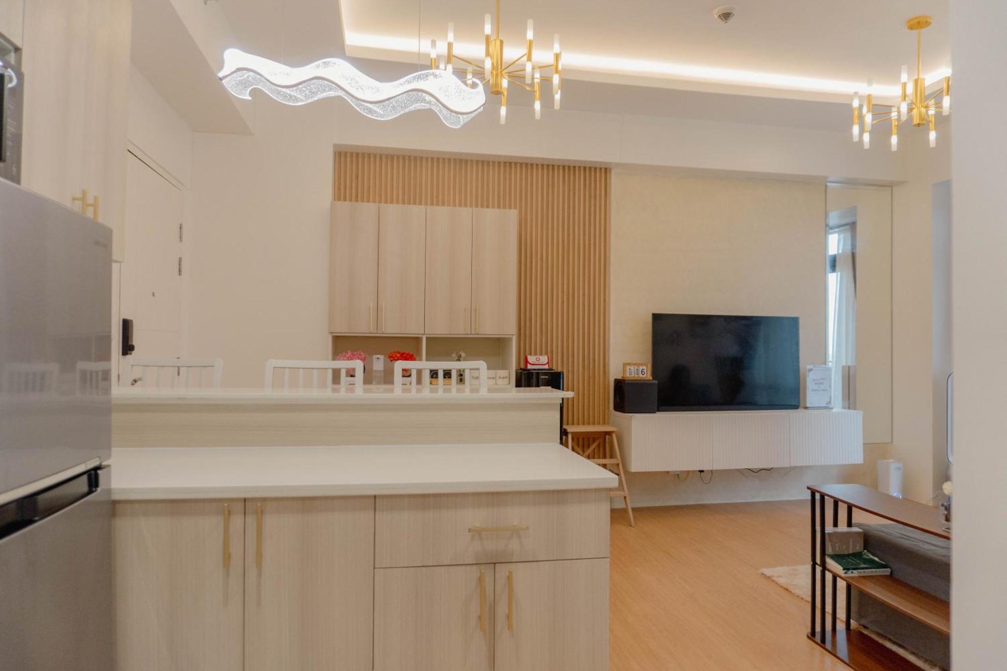 Modern Solace - The Florence 1br Apartment *