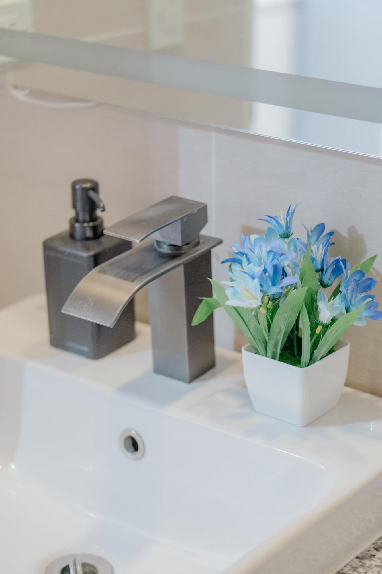 Modern Solace - The Florence 1br