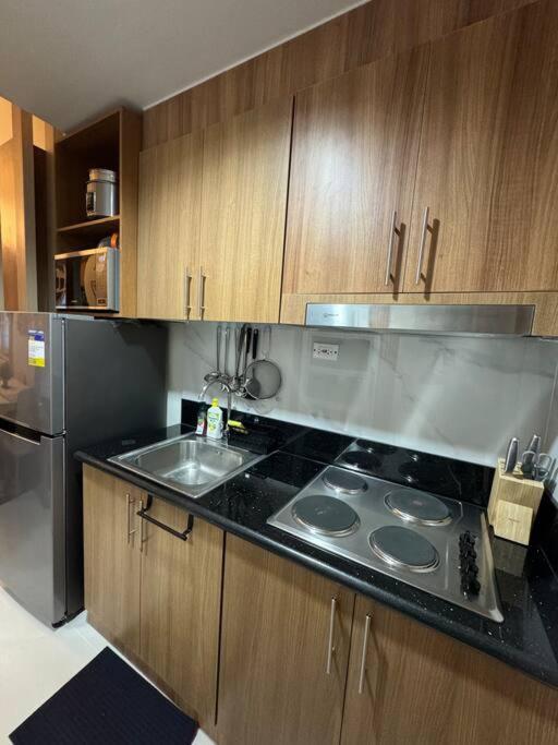 Apartment 2br Unit In Smdc Shore 3 With Pool Access *