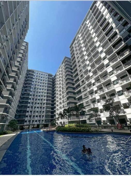 2br Unit In Smdc Shore 3 With Pool Access Apartment *