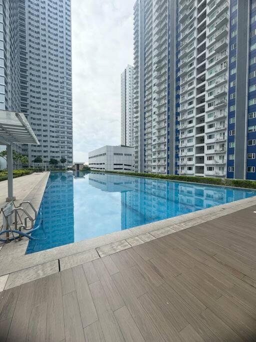 One Bedroom Unit Grass Residences Tower 5 Near Sm North Edsa Apartment