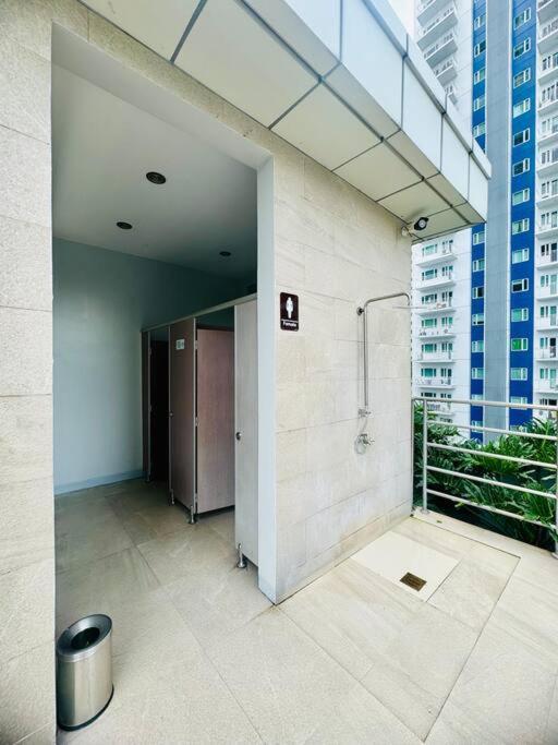 Apartment One Bedroom Unit Grass Residences Tower 5 Near Sm North Edsa *
