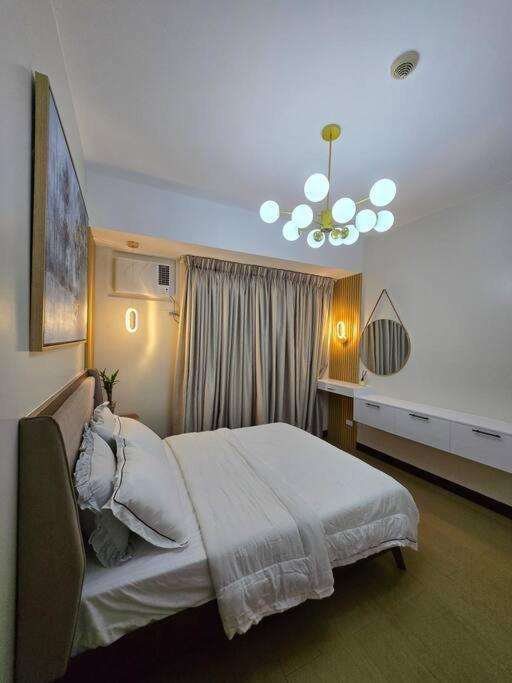 Cozy Corner Manhattan Heights 2br With Amazing View *