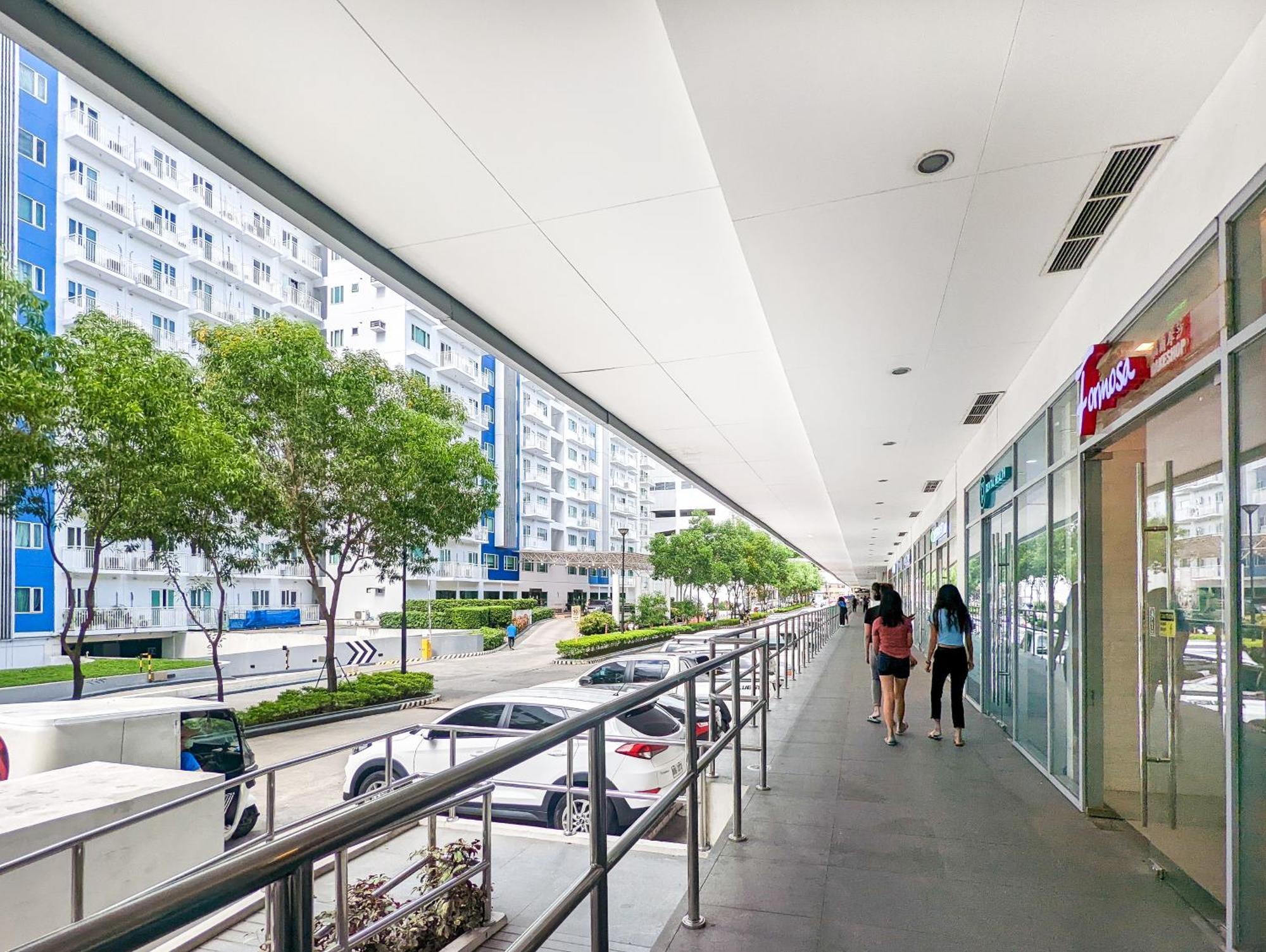 Apartment 2br Qc Sm Vertis North Edsa For Balikbayan *