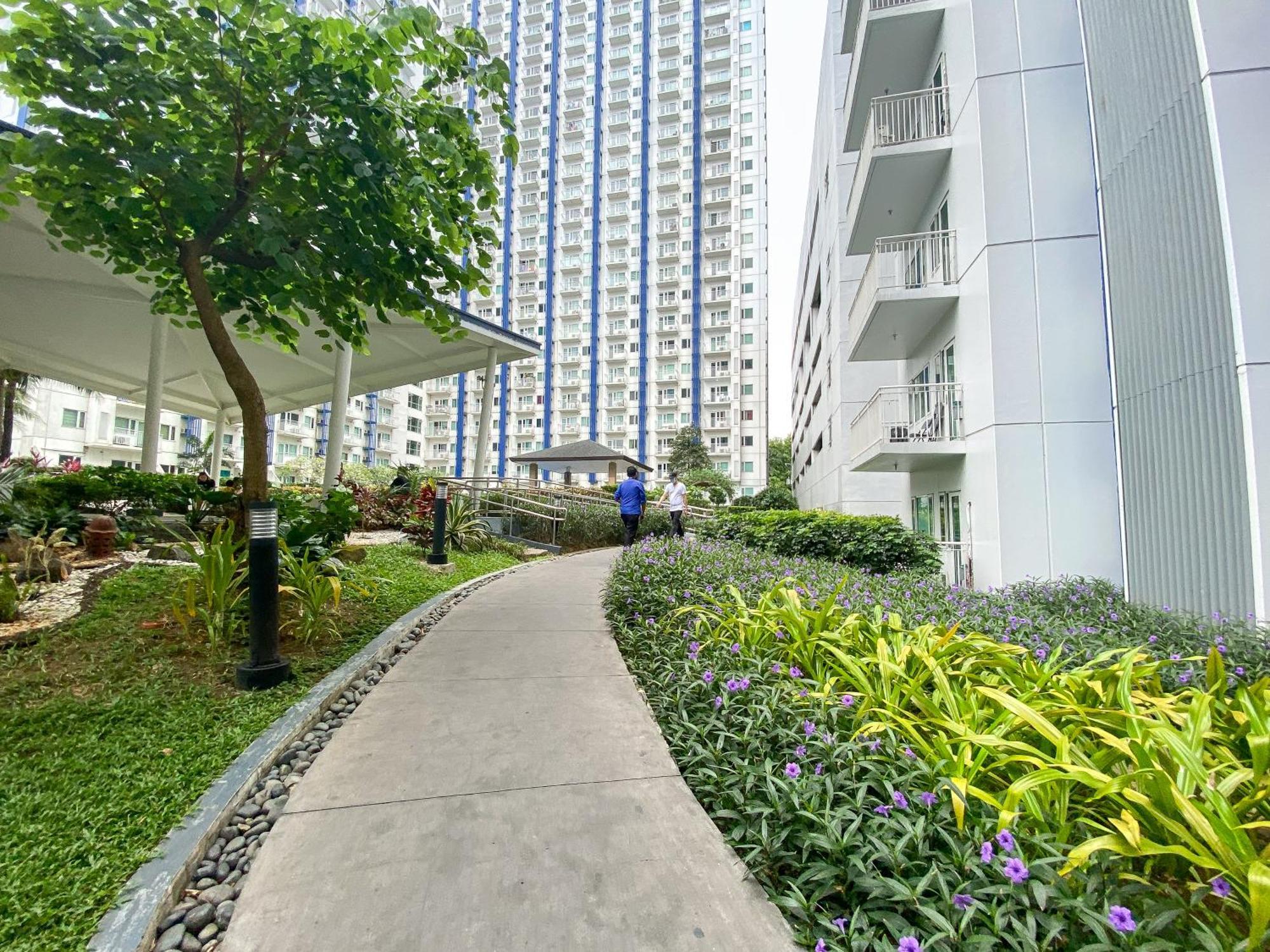 Apartment 2br Qc Sm Vertis North Edsa For Balikbayan