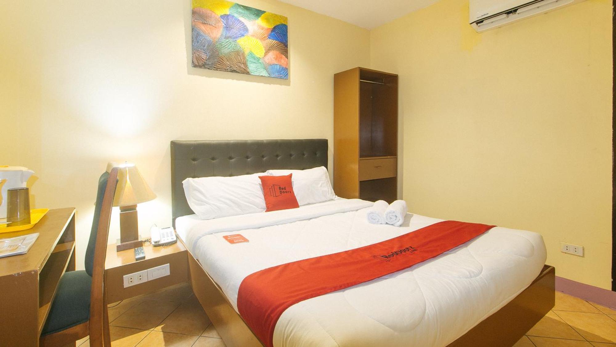 Reddoorz At Comfy Ermita Hotel