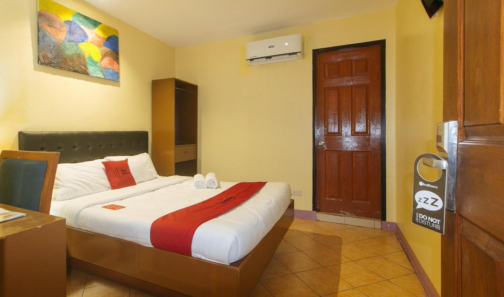 Reddoorz At Comfy Ermita Hotel Manila