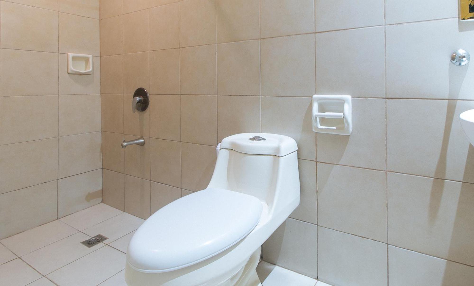 Hotel Reddoorz At Comfy Ermita 2*