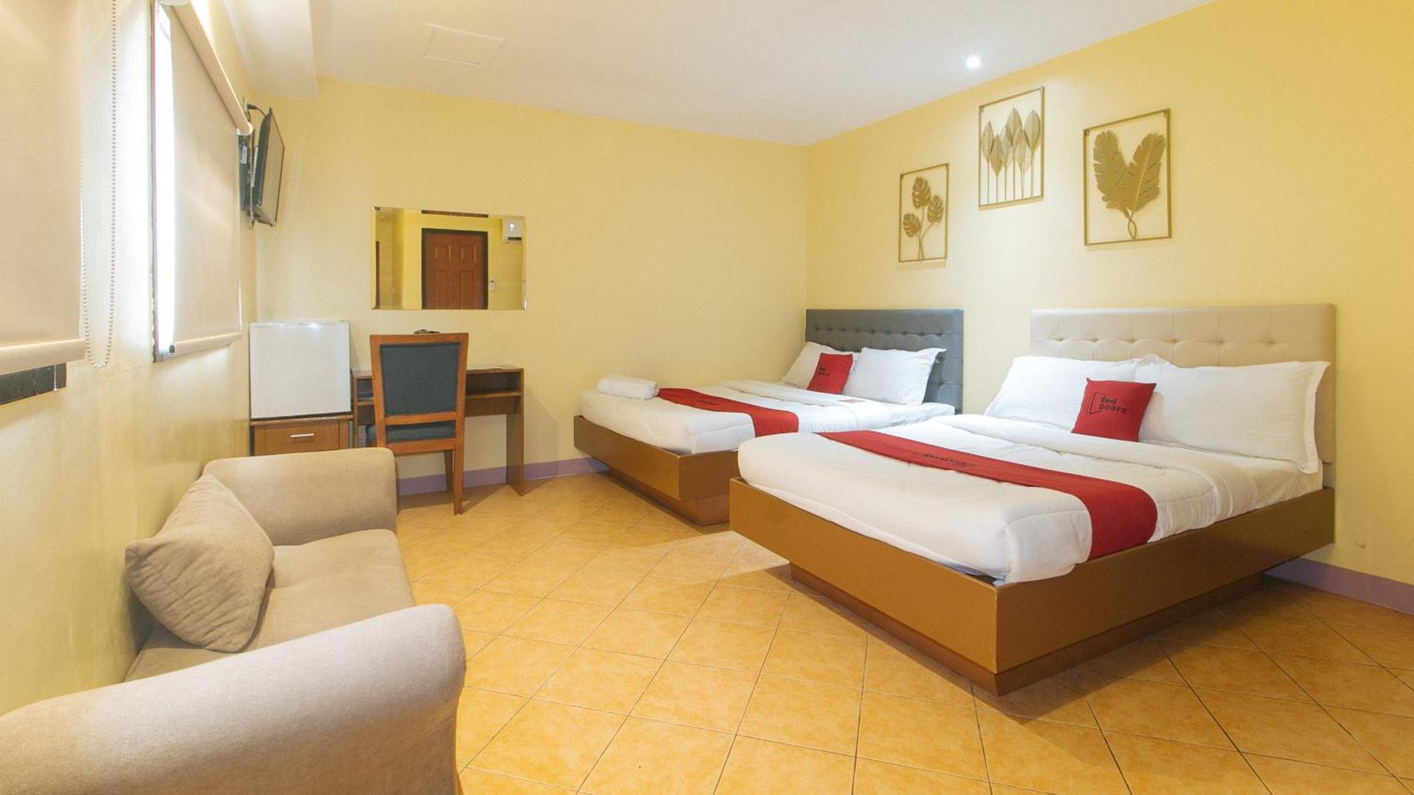 Hotel Reddoorz At Comfy Ermita 2*
