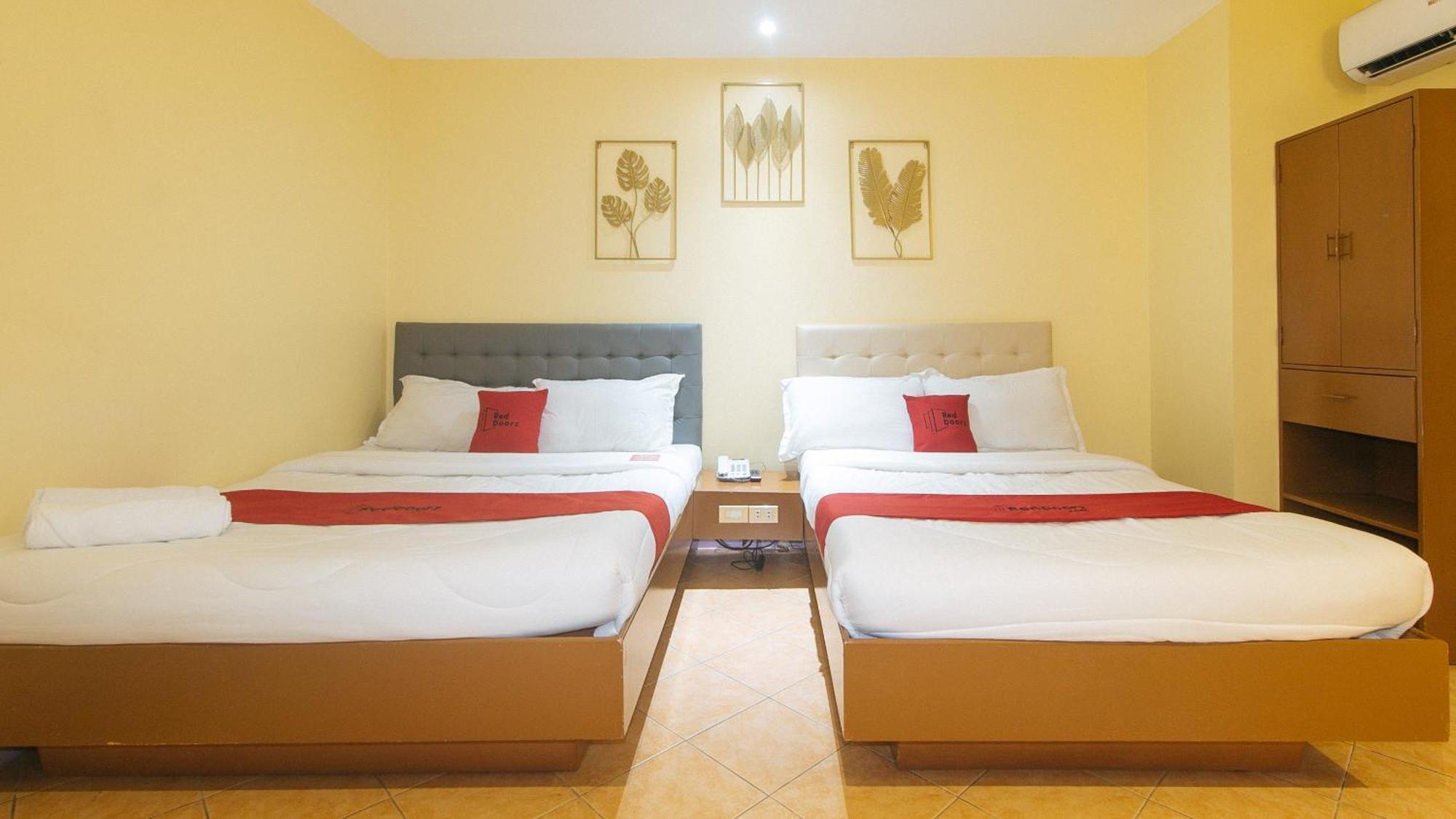 Reddoorz At Comfy Ermita Hotel 2*