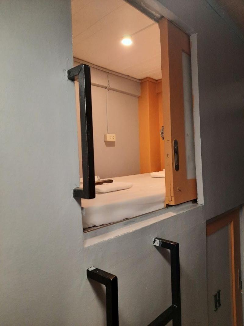 Apartment Budget Transient Capsule Makati Near Ayala And Buendia Manila