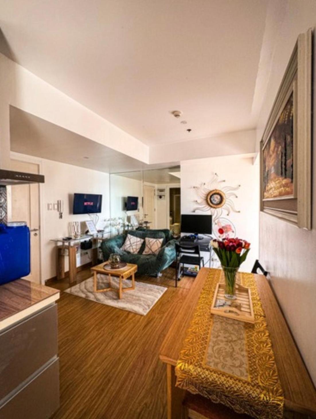 2 Bedrooms Penthouse In Azure Paranaque Apartment *