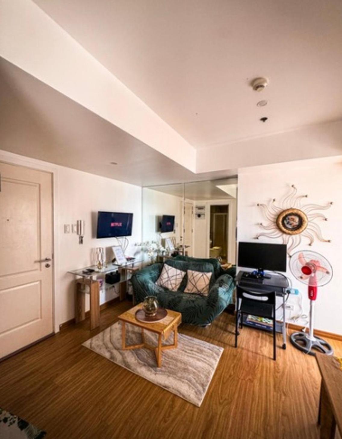 2 Bedrooms Penthouse In Azure Paranaque *