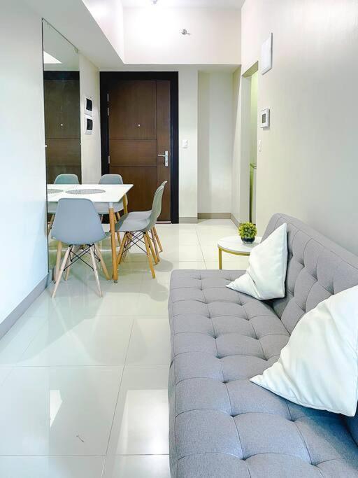 Cozy 1br Uptown Parksuites Manila
