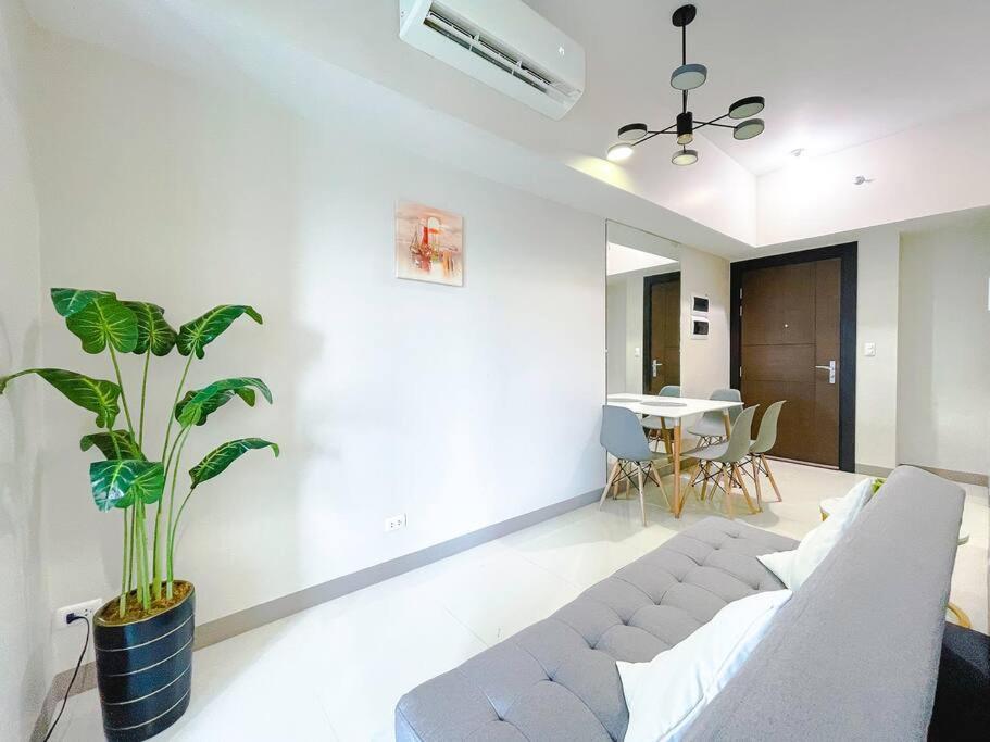 Cozy 1br Uptown Parksuites Manila