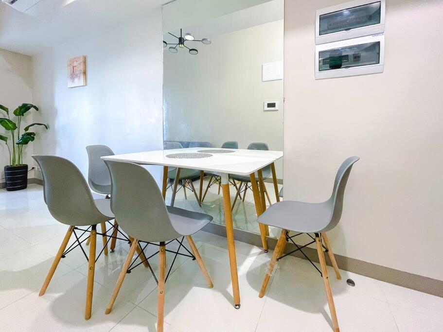 Cozy 1br Uptown Parksuites * Manila
