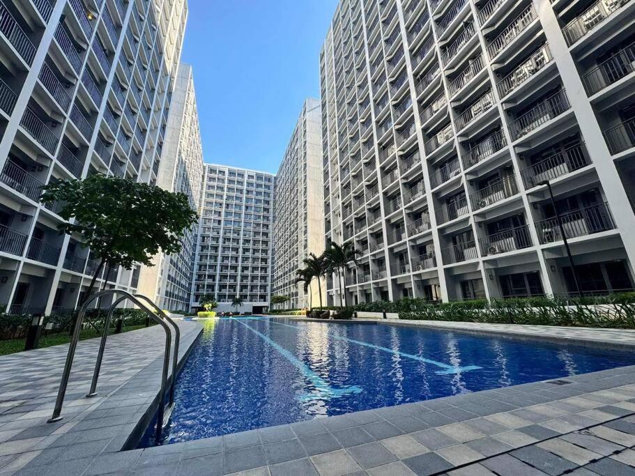 19106 Condotel At Shore 2 Moa Wnetflix Apartment Manila