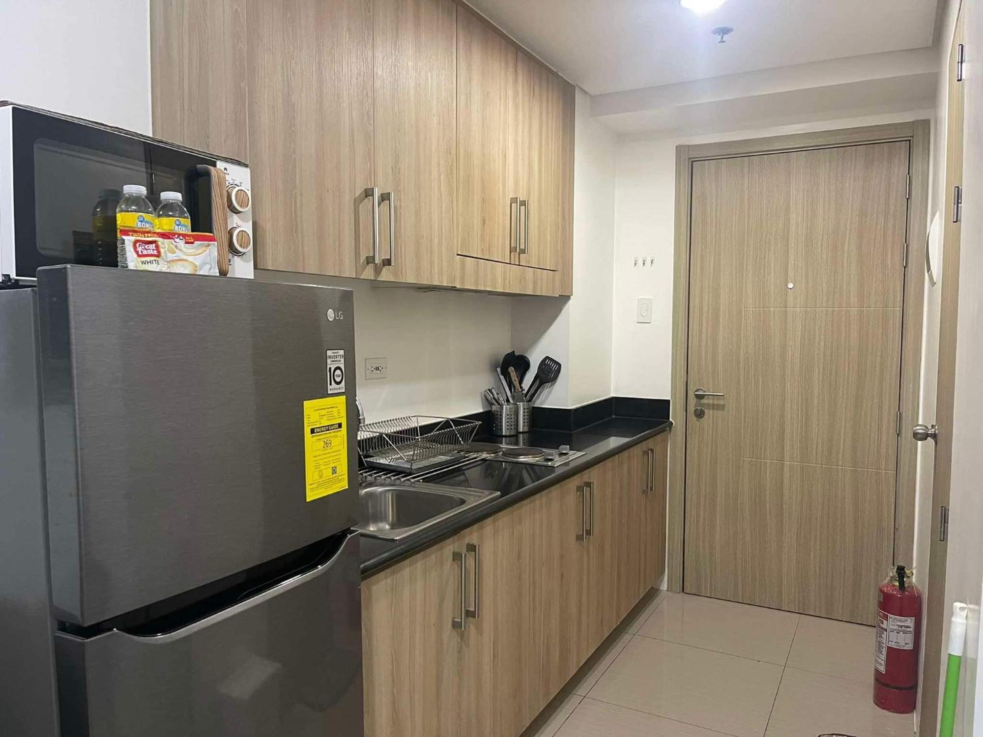Apartment Shore 1 & 3 Residences Moa 1br With Balcony By Darpm