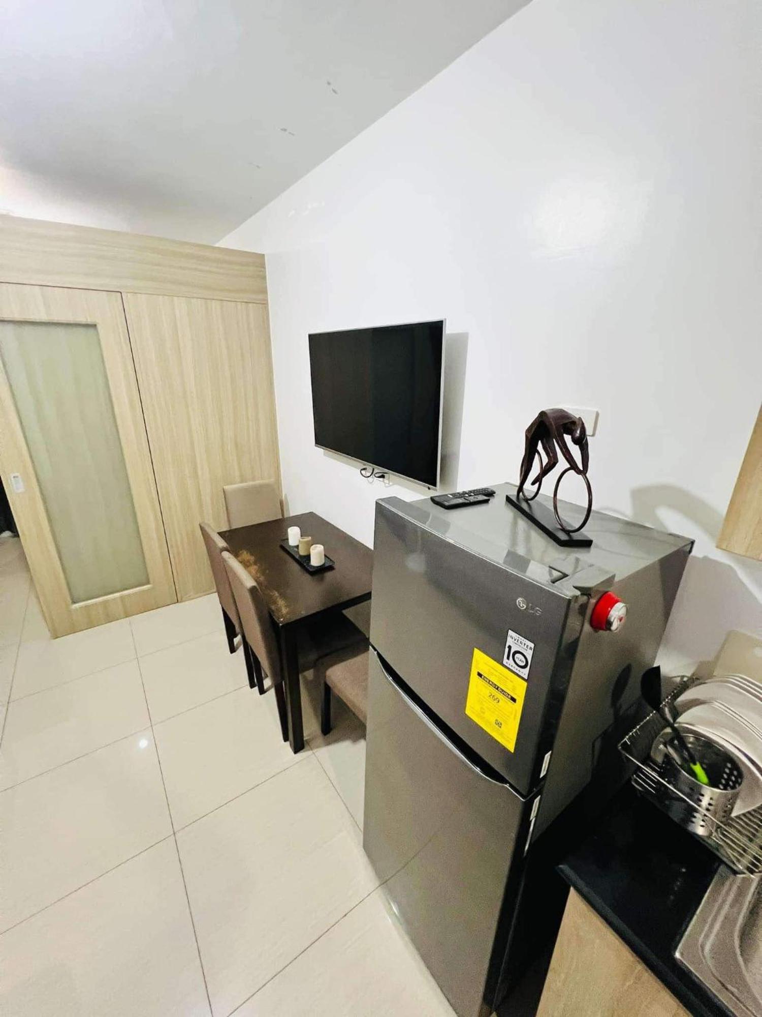 Shore 1 & 3 Residences Moa 1br With Balcony By Darpm Apartment Manila