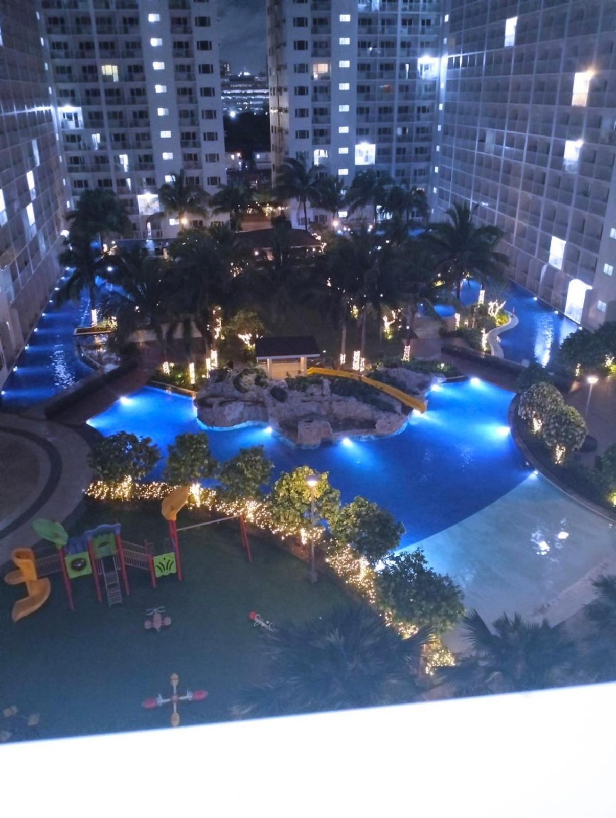 Cozy In Mall Of - Aseana Pasay Apartment *