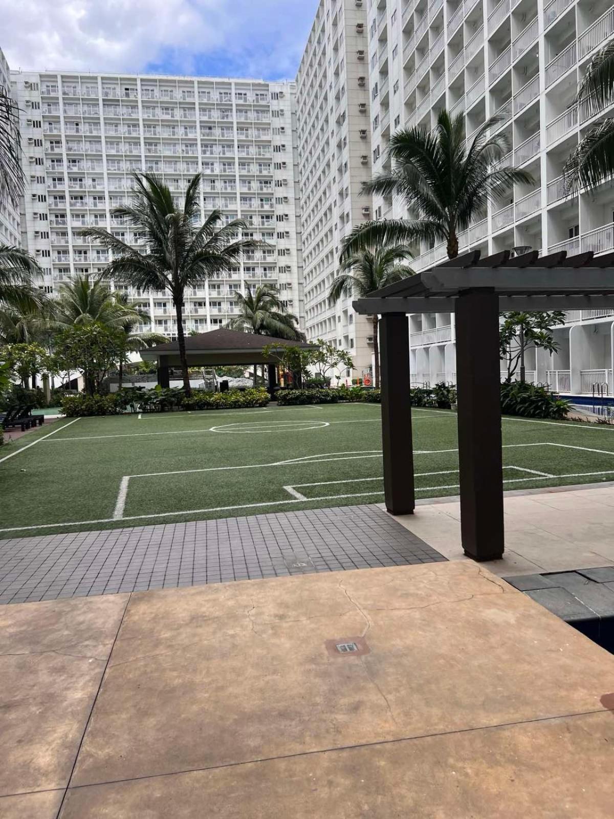 Cozy In Mall Of - Aseana Pasay Apartment